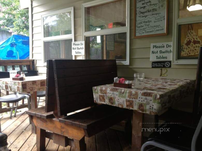 Genny's Family Restaurant - Chimney Rock, NC